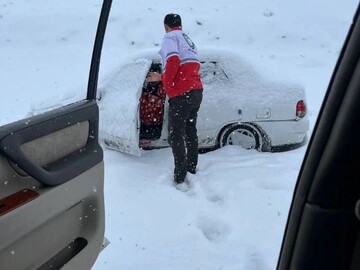 امدادرسانی به ۲۳۵ نفر از متاثرین برف در آذربایجان غربی