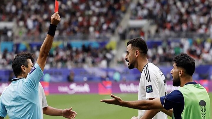 الإتحاد الآسيوي لكرة القدم: قرار الحكم فغاني في طرد اللاعب العراقي كان صائبا