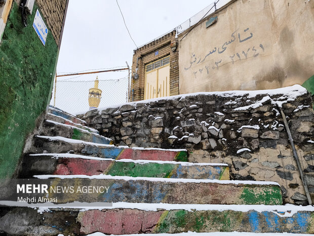 بارش برف در محلات قدیمی زنجان 