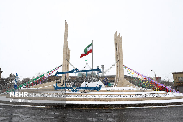 میدان انقلاب زنجان 