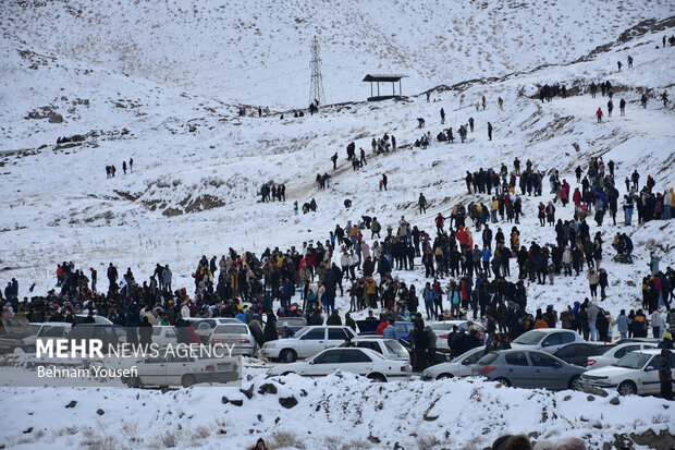 Snowtubing in Iran's Arak
