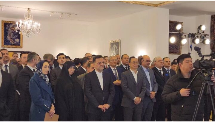 بالصور... نائب وزير الخارجية الصيني يحضر حفل العيد الوطني الإيراني