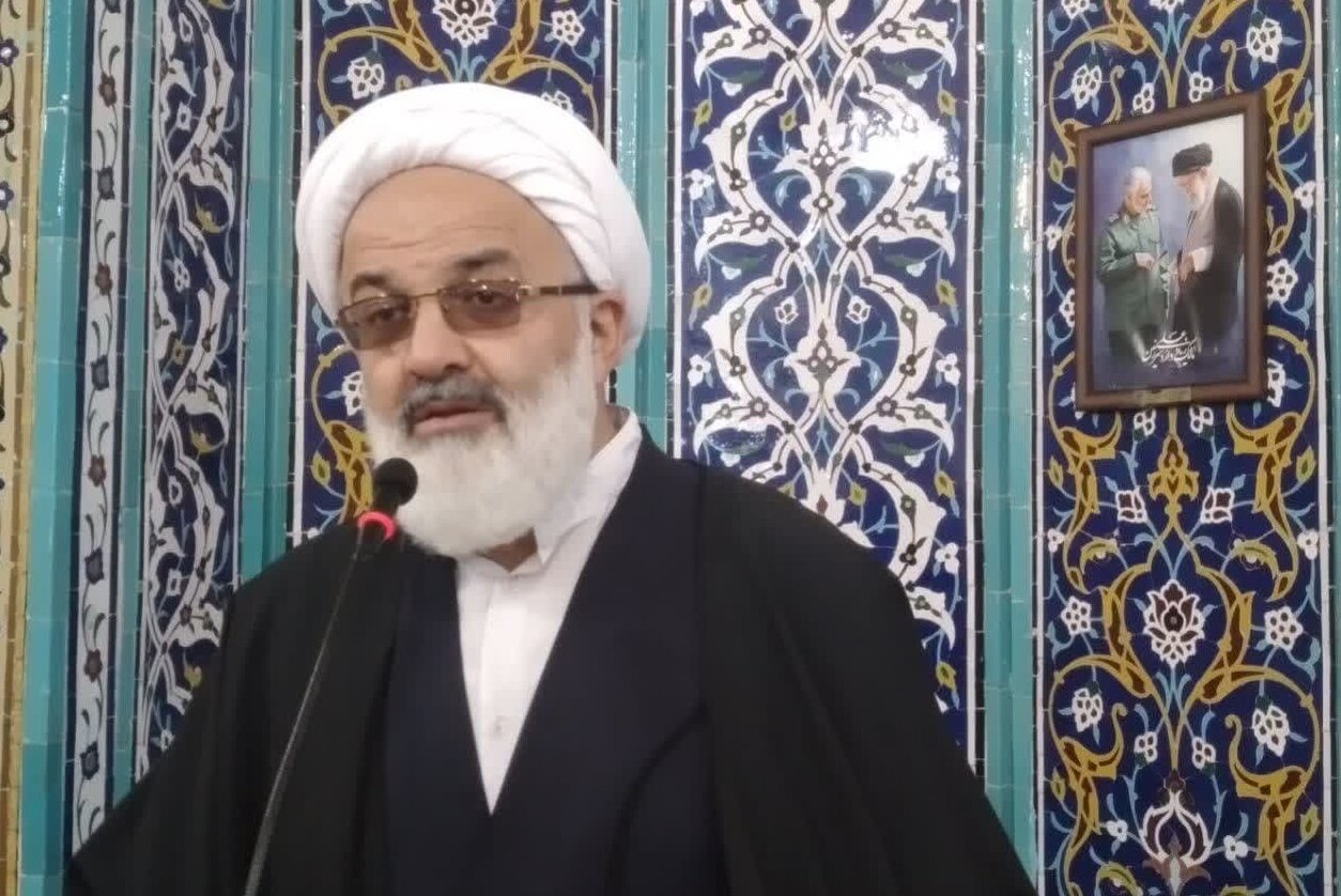 تقدیر امام جمعه آرادان از سربازان مکتب امام شهید؛ «همدلی ملی»تقویت شود تقدیر امام جمعه آرادان از سربازان مکتب امام شهید؛ «همدلی ملی»تقویت شود
