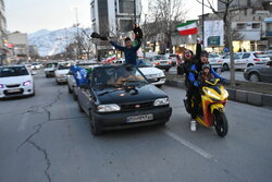 شادی مردم اراک پس از پیروزی ایران مقابل ژاپن