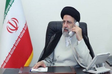 الرئيس الإيراني يتحدث هاتفيا مع مدرب ولاعبي المنتخب الوطني لكرة القدم
