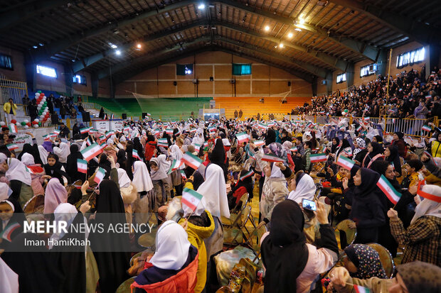 جشن بزرگ دانش آموزی انقلاب در همدان