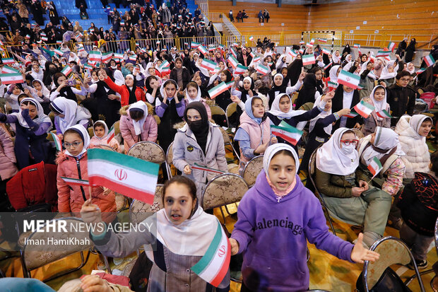 جشن بزرگ دانش آموزی انقلاب در همدان