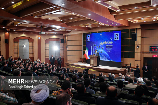 مراسم روز ملی فناوری فضایی ایران، صبح شنبه (۱۴ بهمن ۱۴۰۲) با حضور «حجت الاسلام سید ابراهیم رئیسی» رئیس جمهور در پژوهشگاه هوافضا برگزار شد