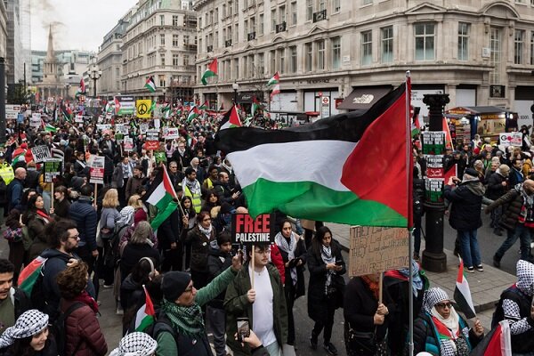 تظاهرات گسترده در حمایت از فلسطین در محل سفارت اسراییل در لندن