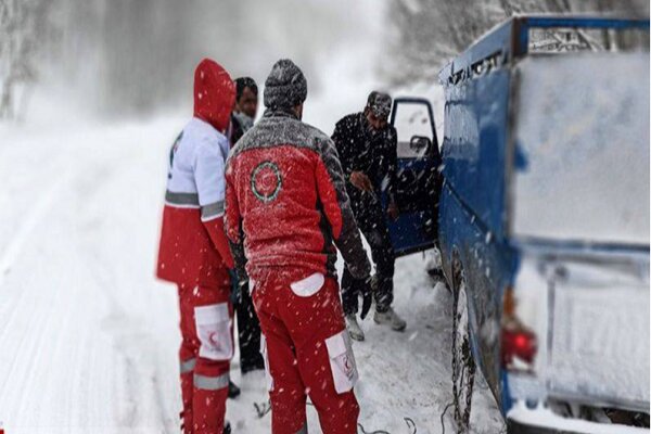 امدادرسانی به افراد گرفتار در برف در ۴ استان ادامه دارد
