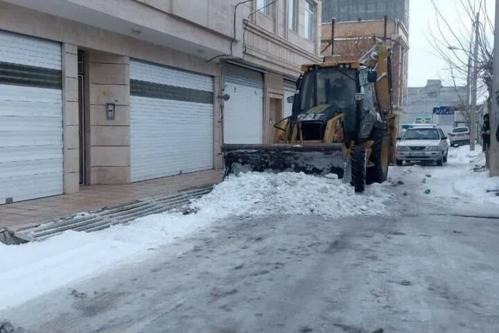 ۴۴۵ تن ماسه و نمک در معابر شهری قوچان پخش شد
