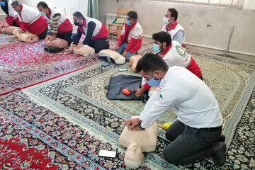 برگزاری دوره آموزش کمک‌های اولیه ویژه زائران حج تمتع استان سمنان