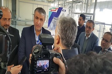 رئيس منظمة الطاقة الذرية الإيرانية يدشن وحدة إنتاج سداسي فلوريد التيلوريوم (TeF6) لعلاج السرطان