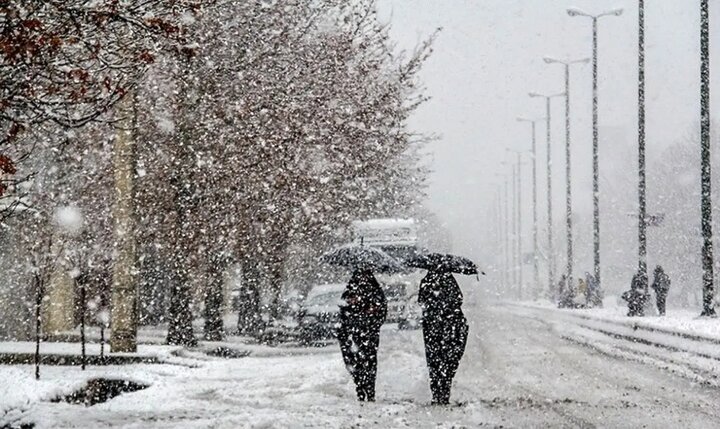 بارش برف در روستای چرمله از توابع سنقر و کلیایی 