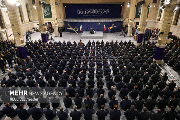 دیدار جمعی از فرماندهان نیروی هوایی و پدافند هوایی ارتش با رهبر معظم انقلاب اسلامی