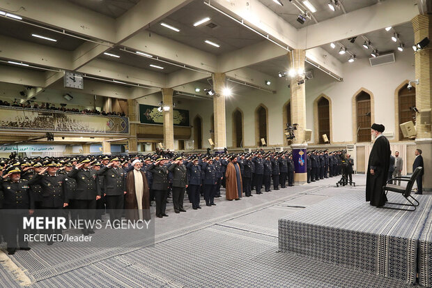دیدار جمعی از فرماندهان نیروی هوایی و پدافند هوایی ارتش با رهبر معظم انقلاب اسلامی
