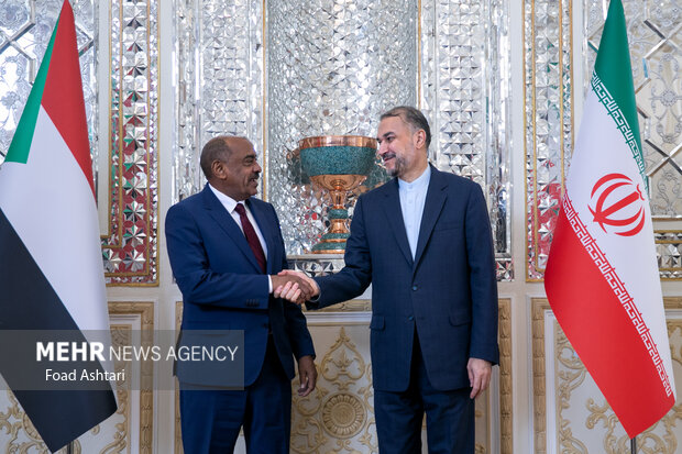 حسین امیر عبداللهیان وزیر امور خارجه ایران در دیدار با علی الصادق علی وزیر امور خارجه سودان