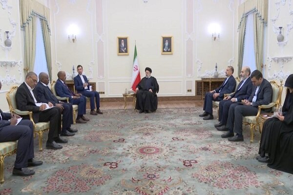 الرئيس الايراني يستقبل وزير الخارجية السوداني 