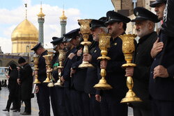 دسته عزاداری خادمان بانوی کرامت در روز شهادت آن حضرت برپا می شود