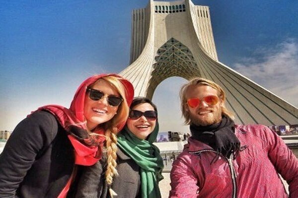  20 مؤثرًا أجنبيًا يأتون إلى إيران لإنتاج محتوى سياحي متماشيا مع قرار إلغاء التأشيرة لعدة دول
