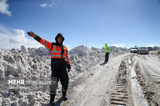 بارش برف راه بیش از ۳۰ روستای ماکو را مسدود کرد بارش برف راه بیش از ۳۰ روستای ماکو را مسدود کرد