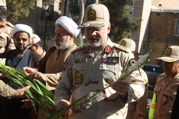 مزار شهدای انقلاب اسلامی در مشهد غباروبی و گل افشانی شد