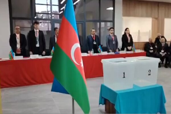 Azerbaycan'daki oy verme işleminden görüntüler