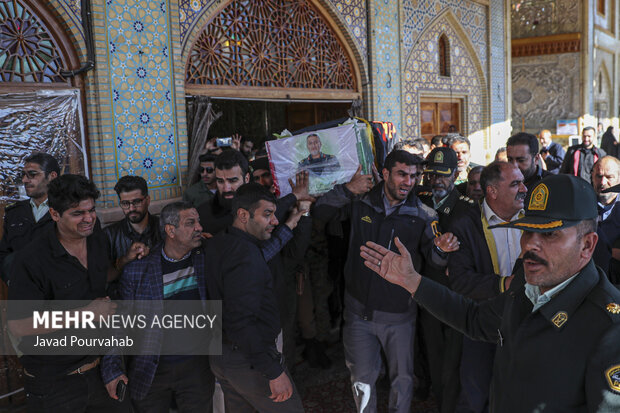 تشییع پیکر فرمانده یگان امداد شیراز در ‌حرم شاهچراغ