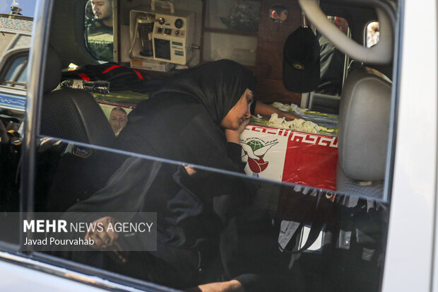 تشییع پیکر فرمانده یگان امداد شیراز در ‌حرم شاهچراغ