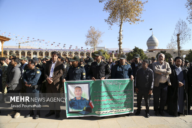 تشییع پیکر فرمانده یگان امداد شیراز در ‌حرم شاهچراغ