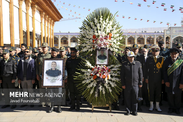 تشییع پیکر فرمانده یگان امداد شیراز در ‌حرم شاهچراغ