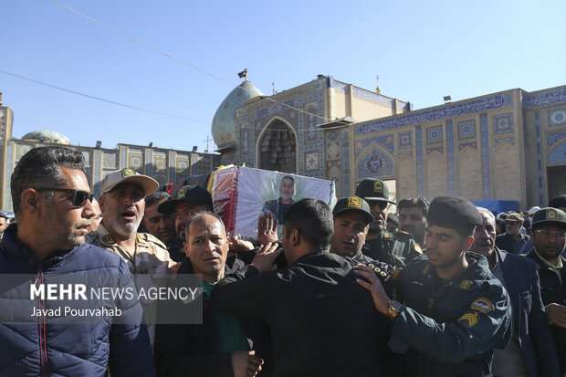 تشییع پیکر فرمانده یگان امداد شیراز در ‌حرم شاهچراغ