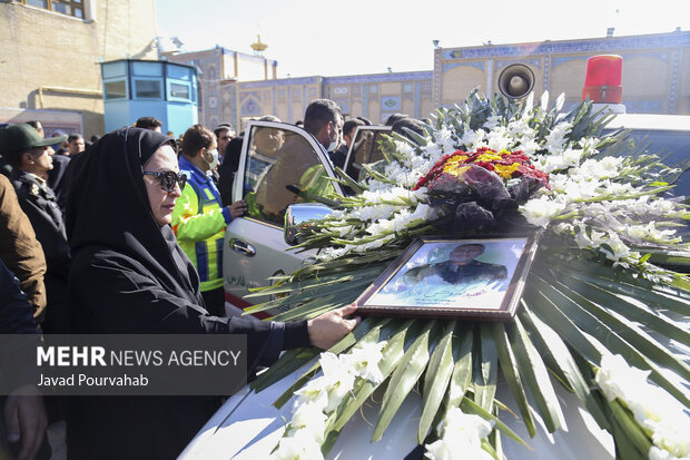 تشییع پیکر فرمانده یگان امداد شیراز در ‌حرم شاهچراغ