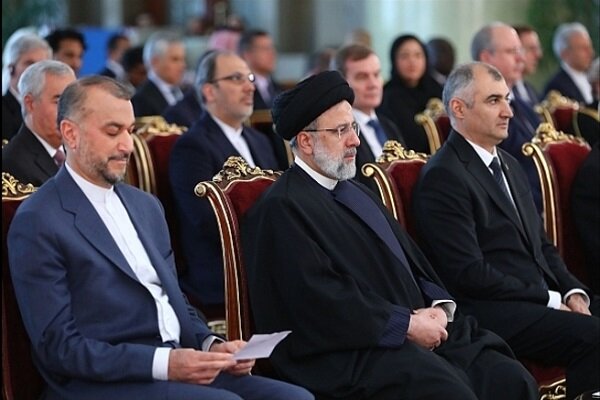 بدء مراسم احتفال ذكرى انتصار الثورة الإسلامية بحضور السفراء الأجانب المقيمين في إيران