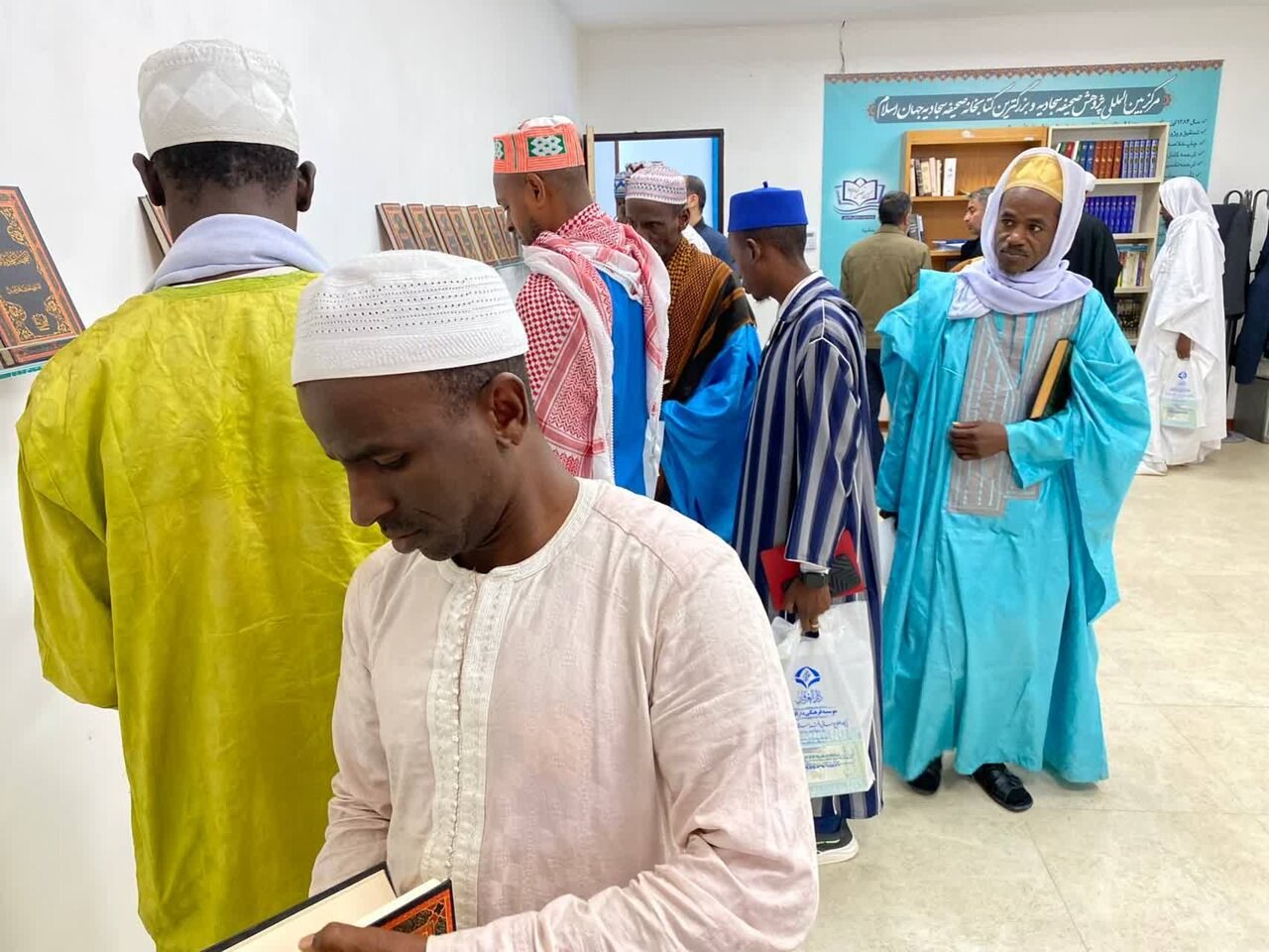 جمعی از شیوخ کشور گینه بیسائو با استاد انصاریان دیدار کردند