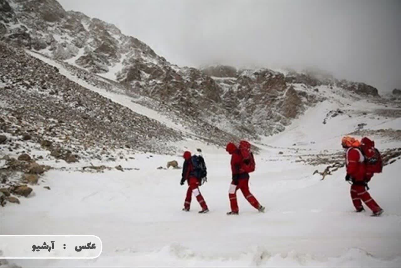 عملیات۳ساعته کوهستان برای انتقال جسد مرد۵۰ساله در ارتفاعات بیستون