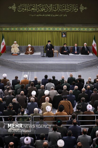 دیدار مسئولان نظام، سفرا و کارداران کشورهای اسلامی با رهبر انقلاب