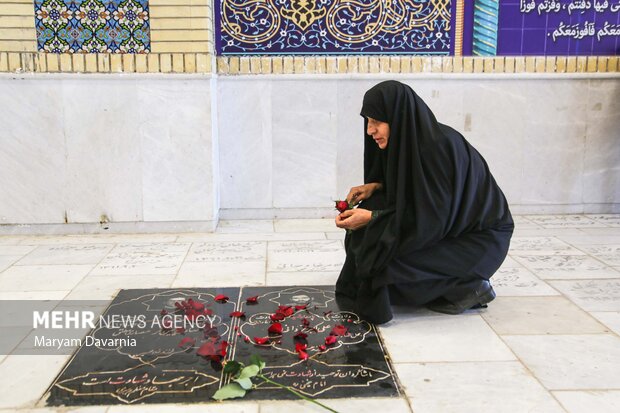 آیین مهمانی لاله‌ها در گلزار شهدای بجنورد