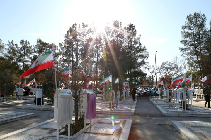 آیین مهمانی لاله‌ها در بهشت رضا مشهد
