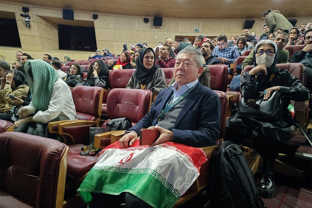 پلاک شهید شیرودی در دست خبرنگاران/ حالوهوای شکست خورده خانه فجر!