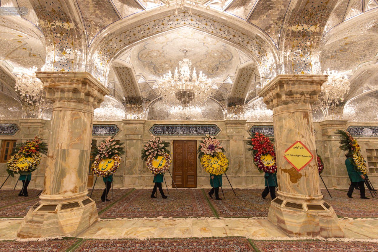 تصاویری زیبا از گل آرایی حرم امیرالمومنین(ع) در عید مبعث