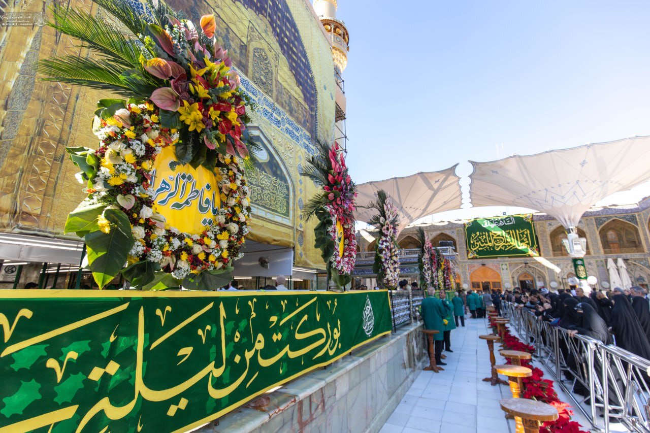 تصاویری زیبا از گل آرایی حرم امیرالمومنین(ع) در عید مبعث