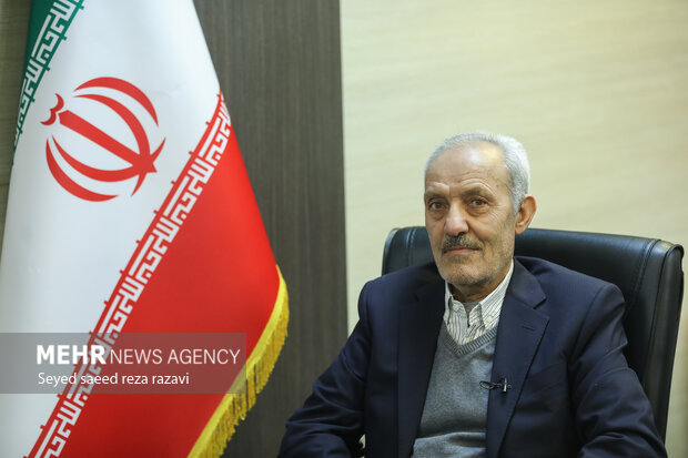 منوچهر محققی خلبانی بود که جلوتر از هواپیمایش پرواز میکرد