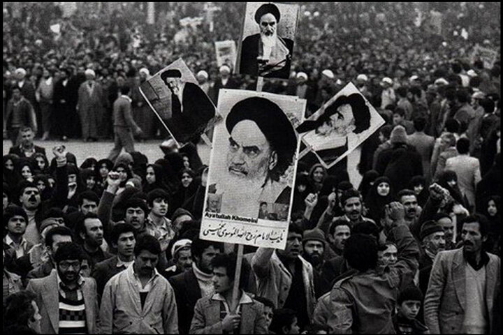 منبع شعرهای انقلابی که بود؟/ قصه دکلمههای محمدرضا شریفینیا منبع شعرهای انقلابی که بود؟/ قصه دکلمههای محمدرضا شریفینیا