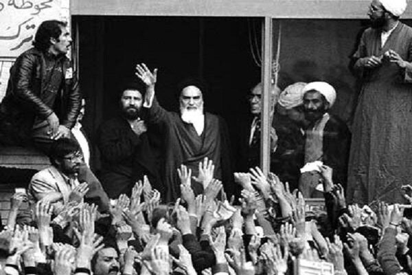 انقلاب اسلامی سے ایران پر مغرب کی اجارہ داری ختم ہوگئی