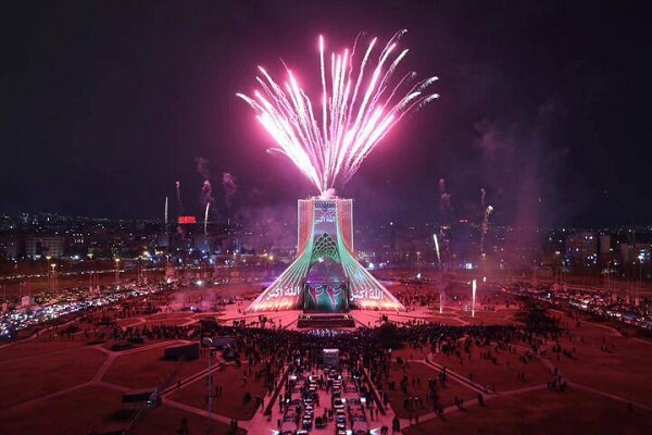 نورافشانی در استان تهران و سراسر کشور همزمان با شب ۲۲ بهمن