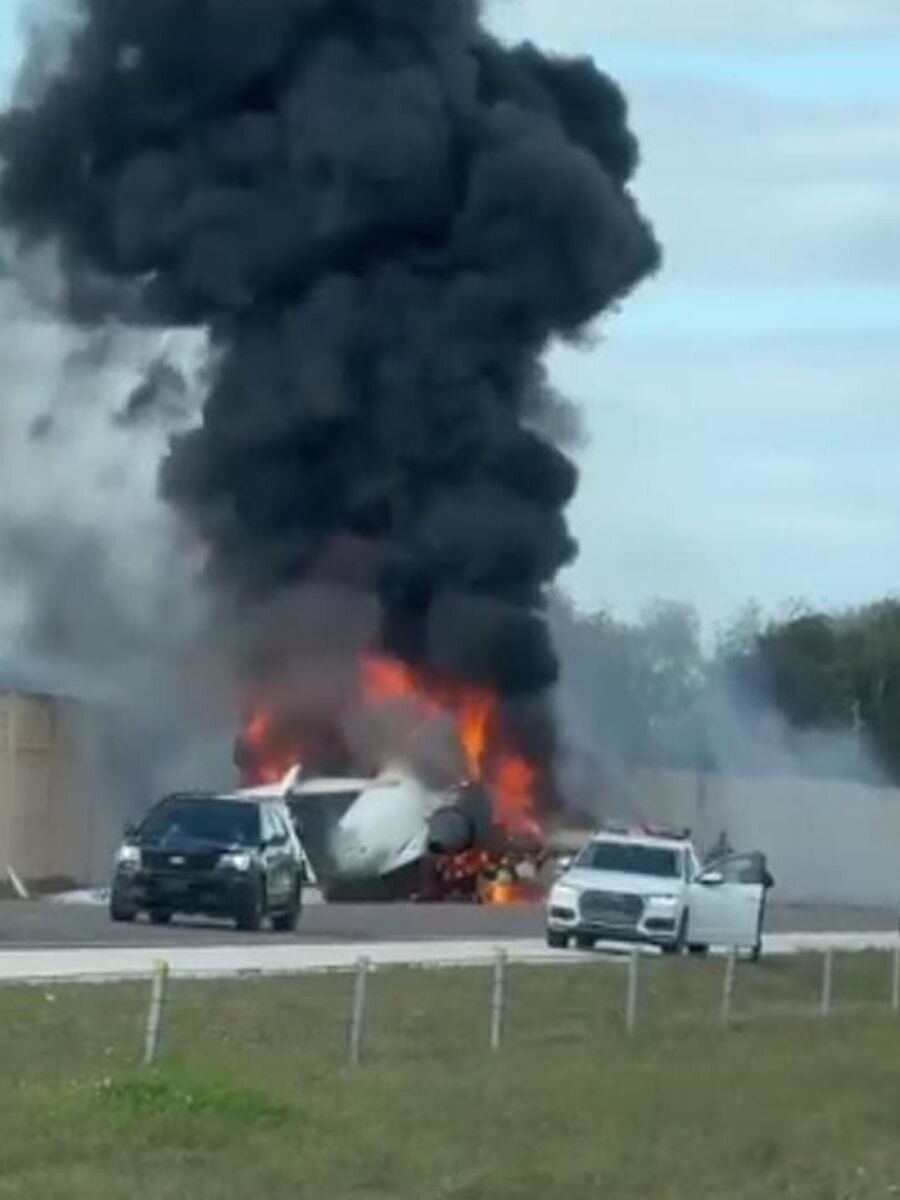 فرود اضطراری هواپیما در بزرگراهی در فلوریدا ۲ کشته برجا گذاشت