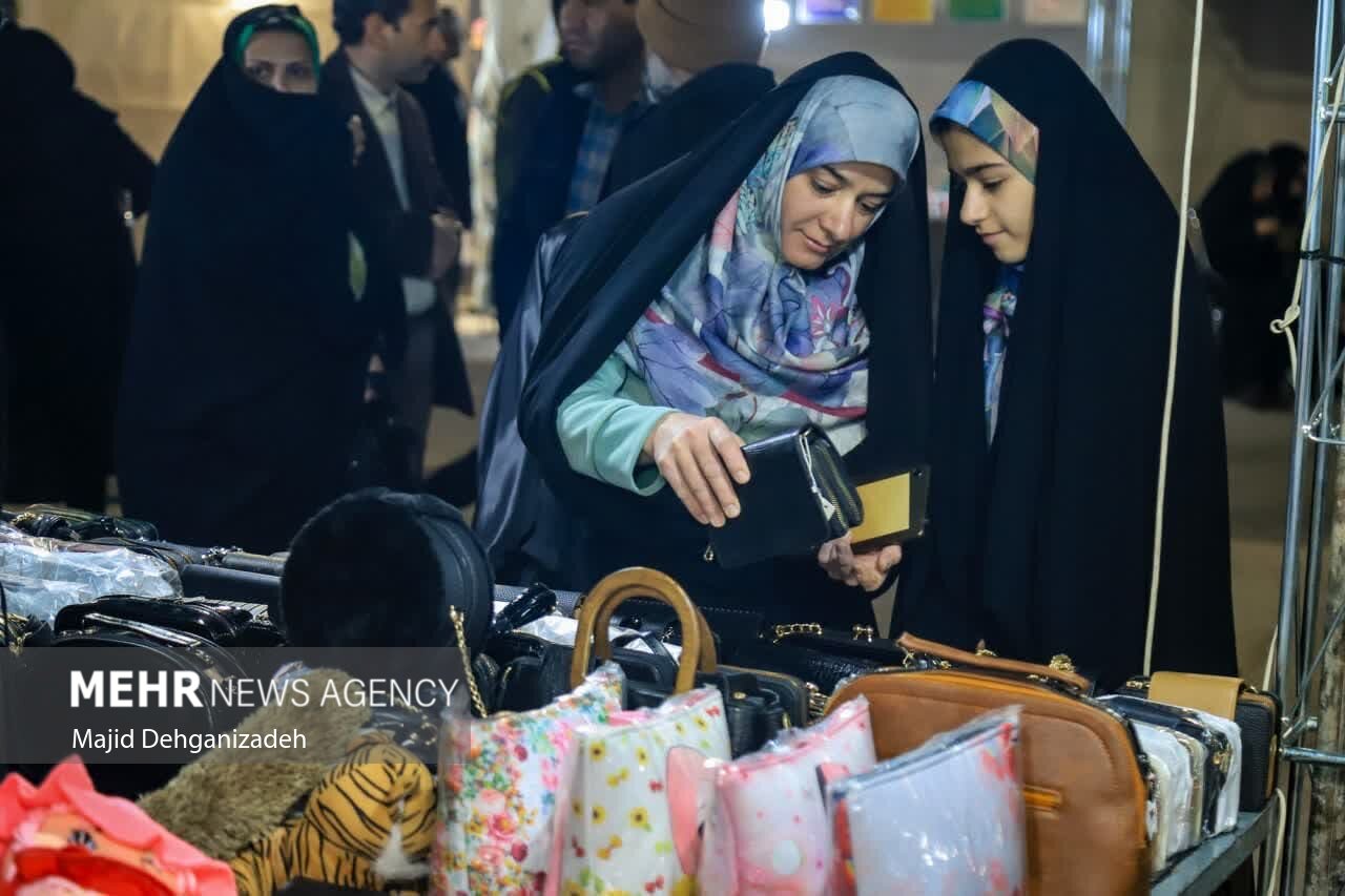 استقبال یزدیها از نمایشگاه شمیم خدمت