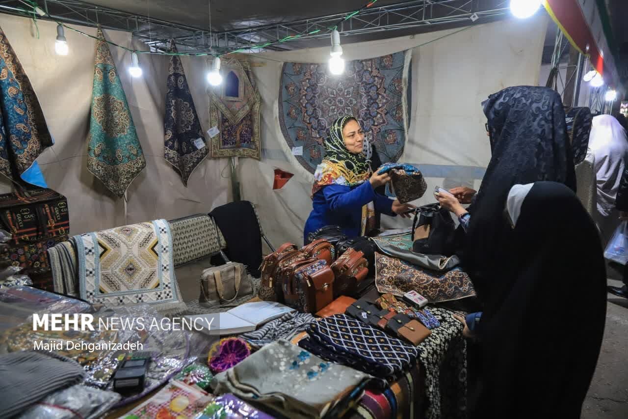 استقبال یزدیها از نمایشگاه شمیم خدمت