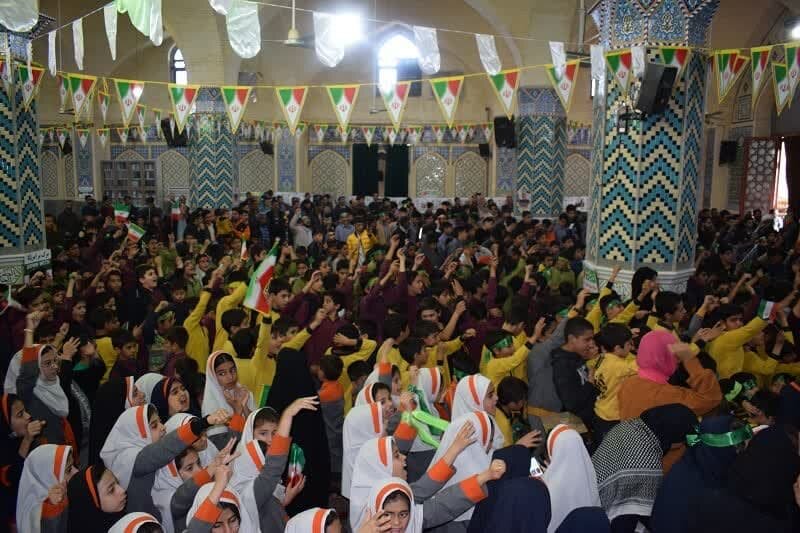 اجرای سرود «سلام فرمانده» با حضور ابوذر روحی در بهاباد